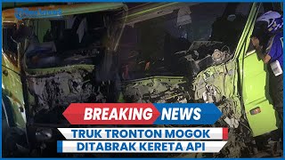 Detikdetik Kecelakaan Truk Tronton Mogok di Rel Ditabrak Kereta Api [upl. by Ellissa8]