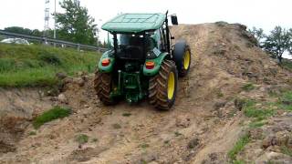 Curso de seguridad y manejo del Tractor agrícolasubida con fuerte pendiente1 [upl. by Abigael]