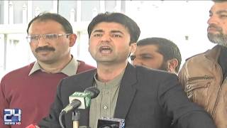 PTIs Murad Saeed punches PML Ns Javed Latif outside parliament [upl. by Ybocaj]