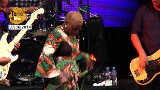 Extrait du CONCERT dAngelique Kidjo à Terre de Blues [upl. by Eriuqs]