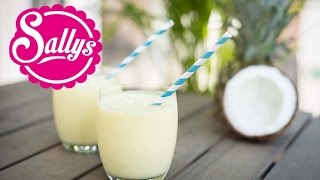 exotischer KokosAnanasSmoothie  wie öffne ich eine Kokosnuss   Sallys Welt [upl. by Chabot173]