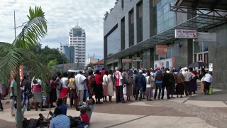 Video Threat of economic crisis still looms in Zimbabwe [upl. by Konstanze]