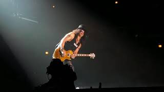 Slash Guitar Solo  Johnny B Goode Jam  Guns N Roses  United Center  Chicago  1162017 [upl. by Bessy]