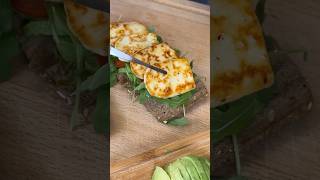 Hot honey 🍯 halloumi sandwich 🫶ساندويش حلوم غير شكلalyoumfoodtopnotchسناك zeinabsalhashimi [upl. by Aizek]