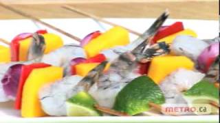 Recette de brochettes de crevettes mangue et épices [upl. by Evatsug]