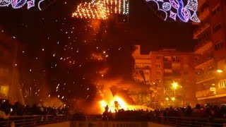 Fallas 2016  Cremà Falla LAntiga de Campanar [upl. by Aniakudo]