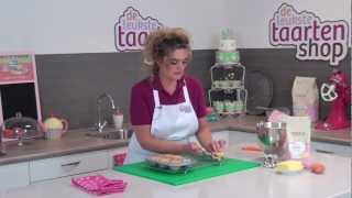 Cupcakes maken en versieren 1  Cupcakes bakken [upl. by Hallee]