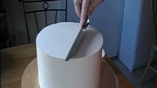 How to Ice amp Smooth a Cake with Swiss Meringue Buttercream [upl. by Zelda]