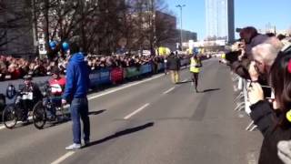 Zieleinlauf beim 33 Berliner Halbmarathon [upl. by Yerag792]