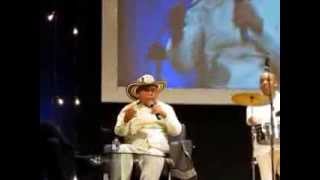 El tropezón  Adolfo Pacheco con Daniel Samper en Hay Festival 2014 [upl. by Anytsirhc]