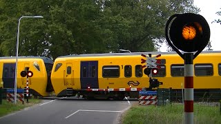 Spoorwegovergang Heino  Dutch railroad crossing [upl. by Aneger]