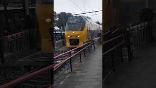 NS Virm komt binnen op het station van Olst Richting Arnhem Centraal Den Bosch Breda en Roosendaal [upl. by Seuqram64]