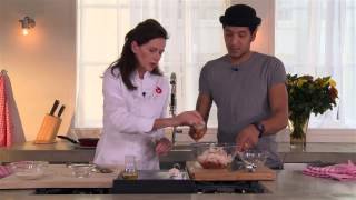 Crabcakes met chilimayonaise  Wie Kookt [upl. by Ahsekel]