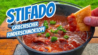 Original griechisches Stifado mit Rindfleisch  Rinderschmortopf im Dutch Oven [upl. by Myrna]