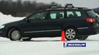 Pneus dhiver  à lavant ou à larrière  Académie de conduite hivernale Michelin [upl. by Ytissac679]