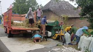 Alat Gilingan Padi Keliling  Mesin Pertanian [upl. by Attiuqehs]