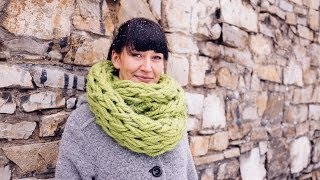 Arm Knitting  Infinity Scarf in 30 Minutes [upl. by Kariv]