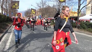 Carnevale di Ivrea il suono delle cornamuse accompagna i Diavoli un pezzo di Scozia in battaglia [upl. by Macey993]