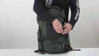 Der Dakine Chute 18L Pack  praktischer Snowboard amp Ski Rucksack [upl. by Azila]