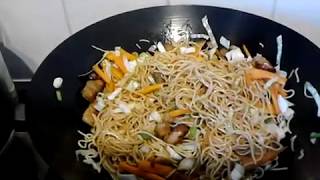 Bami met varkensvlees recept selamat makan [upl. by Keane]