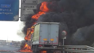 Se vuelve viral mal manejo de extintor en gasolinera [upl. by Darrej]