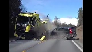 Volvo XC70Volvos excellent safety proved in the crash [upl. by Alioz154]