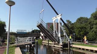 Brugopening Oranjebrug Nieuwerkerk ad IJssel Ophaalbrug Drawbridge Pont Levis Klappbrücke [upl. by Yznil]