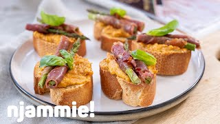 Crostini met tomatentapenade asperges en Parmaham Recept  njammie [upl. by Aerdnaz712]