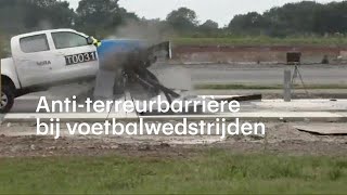 Mobiele barrieres moeten terreuraanslagen bij voetbal wedstrijden voorkomen  RTL NIEUWS [upl. by Hedges96]