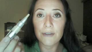 How to use concealer on your eyes using Neutrogena healthy skin eye brightening eye perfector [upl. by Chemaram367]