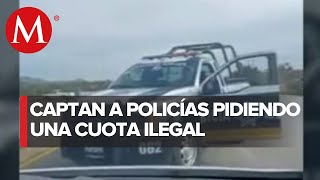 Graban a policías municipales pidiendo pago de cuota y apoyando bloqueo carretero [upl. by Vorfeld]