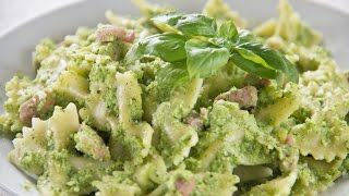 Farfalle al pesto di zucchine e pancetta  Ricettait [upl. by Liryc]