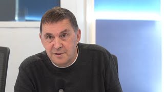 Otegi defiende a Sánchez ante los que le llaman quotfelón y traidorquot [upl. by Artenal]