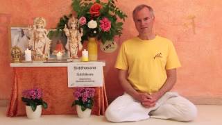 Siddhasana  Sitzposition  Hatha Yoga Wörterbuch [upl. by Cirala]