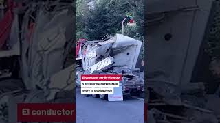 Traíler vuelca en la carretera México Toluca [upl. by Akkinahs501]