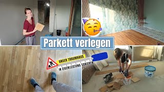 Bauvlog N°41  Es geht im Schlafzimmer weiter 😍  Parkett verlegen  So gemütlich ✨ [upl. by Anelhtak918]