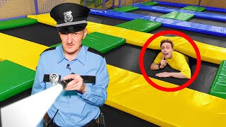 CACHECACHE CAMOUFLER EXTRÊME DANS UN TRAMPOLINE PARK AVEC LAGENT DE SÉCURITÉ [upl. by Miran668]