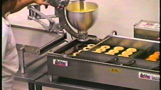 Belshaw Donut Robot® Mark 6 Doughnut System [upl. by Llednyl]