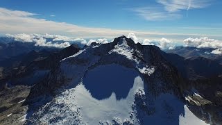 Cima del Aneto a vista de Drone  Volando a 3500 metros [upl. by Ostraw]