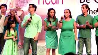 Be Careful With My Heart Casts sing quotKapit Bisigquot at Finale Mall Show [upl. by Nesnej]