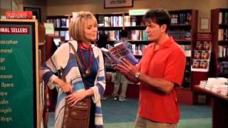 Dois Homens e MeioTwo And Half Men Jake Alan e Charlie na livraria [upl. by Kara-Lynn645]