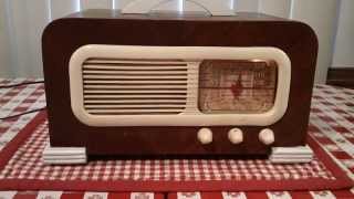 Philco 41 221 CI a Vintage radio from the 1941 Early models [upl. by Anelas]