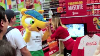 Mascote Copa do Mundo 2014  CocaCola [upl. by Ahsieym]