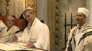 Hasidic Kaddish  Cantor Azi Schwartz at Park Avenue Synagogue 2014 [upl. by Janaye461]