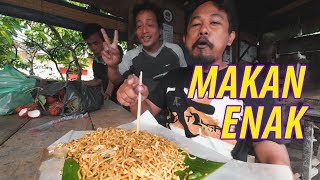 Makan Enak Tugeder Mie Goreng Porsi Jumbo  Indonesian Street Food [upl. by Yatnoed]