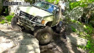 TOYOTA ROCK CRAWLER CREEPING THROUGH LIONS DEN [upl. by Airetak]