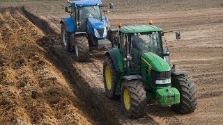 John Deere en New Holland samen diepploegen loonbedrijf Markvoort [upl. by Nimsaj]