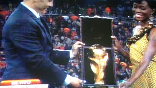 Fabio Cannavaro entrega la copa en la Final de Sudafrica 2010 [upl. by Haisa]