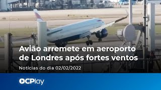 Vídeo Avião arremete em aeroporto de Londres após fortes ventos [upl. by Dotti504]