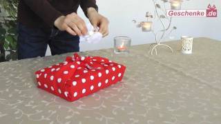 Geschenke verpacken mit „Furoshiki“ Die Basic Technik [upl. by Dolhenty]